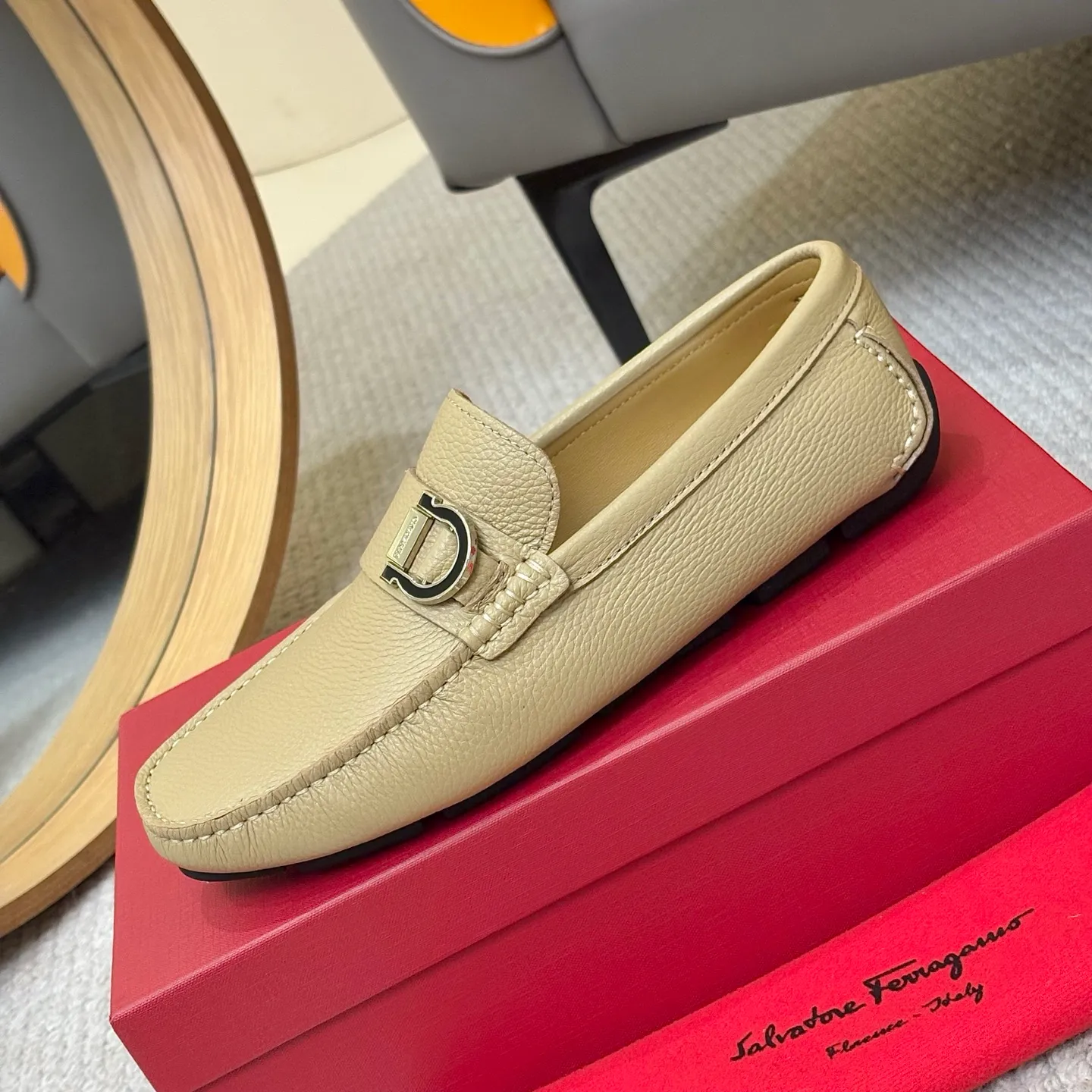 Men's men's shoes 💰420 (Yangli) Ferragamo 〰Ferragamo 2⃣️0⃣️2⃣️5️⃣ New series 👊🏻 Upper 🇮🇹 Italian imported calfskin, original outsole molding. Water-dyed sheepskin lining. The identity of every successful man is set off, and the upper and lower shoes are elegant and stable🚶🏻🚶🏻The high-end custom counter original replica is an eternal classic🔍️Number of codes: 38-46 with counter packaging